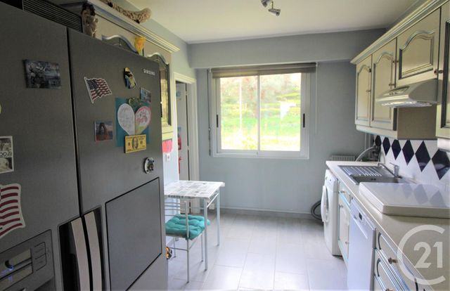 Afficher la photo en grand Appartement F3 à vendre - 3 pièces - 64.91 m2 - ROQUEBRUNE CAP MARTIN - 06 - PROVENCE-ALPES-COTE-D-AZUR - Century 21 Agence Molière