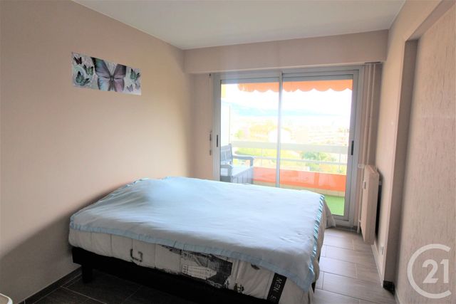 Afficher la photo en grand Appartement F3 à vendre - 3 pièces - 64.91 m2 - ROQUEBRUNE CAP MARTIN - 06 - PROVENCE-ALPES-COTE-D-AZUR - Century 21 Agence Molière