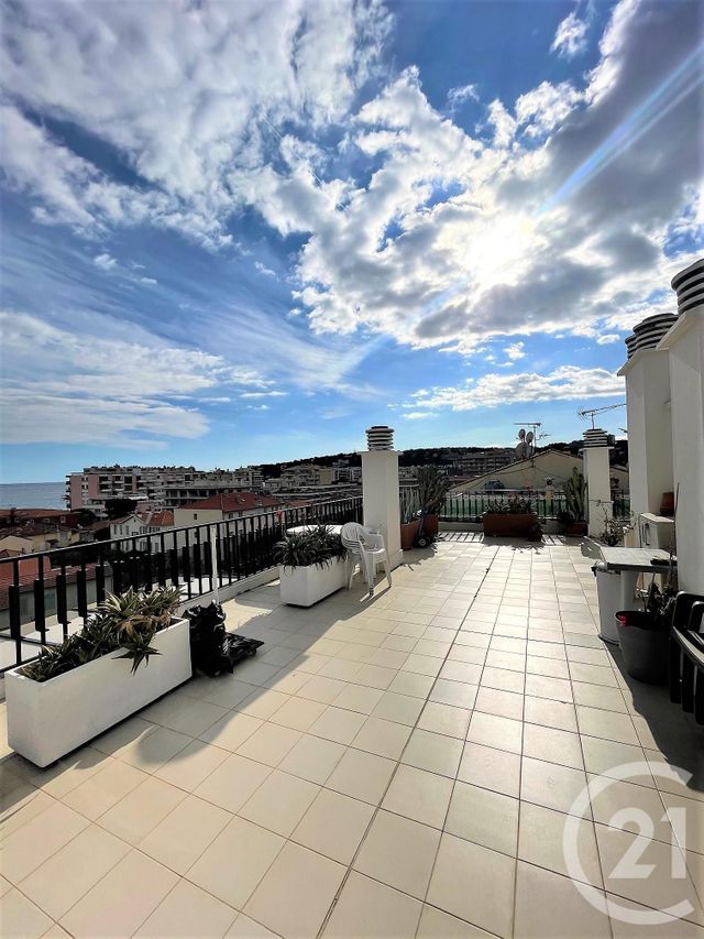 Afficher la photo en grand Appartement F3 à vendre - 3 pièces - 71.17 m2 - ROQUEBRUNE CAP MARTIN - 06 - PROVENCE-ALPES-COTE-D-AZUR - Century 21 Agence Molière