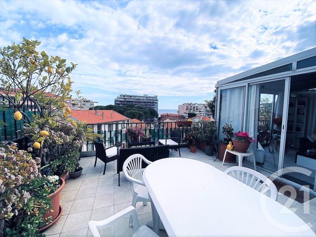 Afficher la photo en grand Appartement F3 à vendre - 3 pièces - 71.17 m2 - ROQUEBRUNE CAP MARTIN - 06 - PROVENCE-ALPES-COTE-D-AZUR - Century 21 Agence Molière