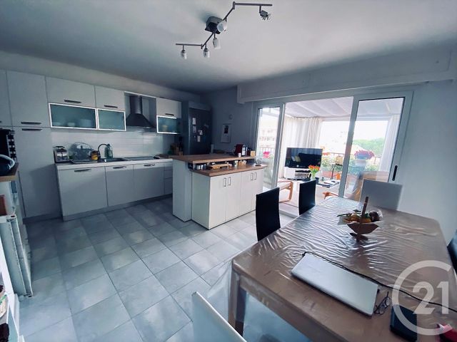 Afficher la photo en grand Appartement F3 à vendre - 3 pièces - 71.17 m2 - ROQUEBRUNE CAP MARTIN - 06 - PROVENCE-ALPES-COTE-D-AZUR - Century 21 Agence Molière