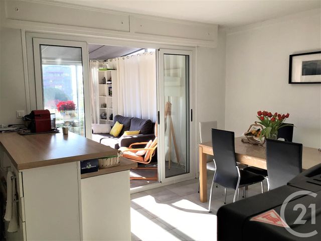 Afficher la photo en grand Appartement F3 à vendre - 3 pièces - 71.17 m2 - ROQUEBRUNE CAP MARTIN - 06 - PROVENCE-ALPES-COTE-D-AZUR - Century 21 Agence Molière