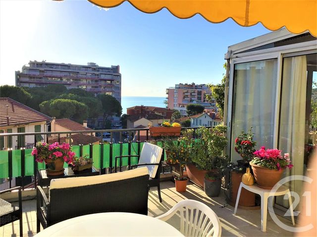 Afficher la photo en grand Appartement F3 à vendre - 3 pièces - 71.17 m2 - ROQUEBRUNE CAP MARTIN - 06 - PROVENCE-ALPES-COTE-D-AZUR - Century 21 Agence Molière
