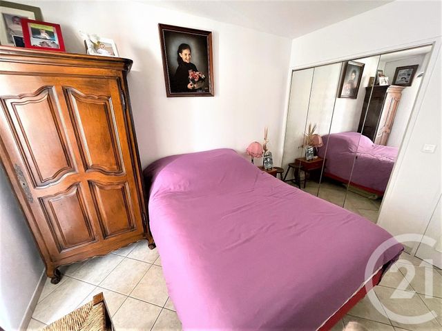 Afficher la photo en grand Appartement F3 à vendre - 3 pièces - 60.0 m2 - ROQUEBRUNE CAP MARTIN - 06 - PROVENCE-ALPES-COTE-D-AZUR - Century 21 Agence Molière