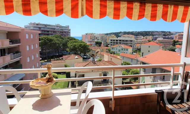 Afficher la photo en grand Appartement F3 à vendre - 3 pièces - 60.0 m2 - ROQUEBRUNE CAP MARTIN - 06 - PROVENCE-ALPES-COTE-D-AZUR - Century 21 Agence Molière