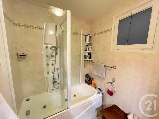 Afficher la photo en grand Appartement F3 à vendre - 3 pièces - 60.0 m2 - ROQUEBRUNE CAP MARTIN - 06 - PROVENCE-ALPES-COTE-D-AZUR - Century 21 Agence Molière