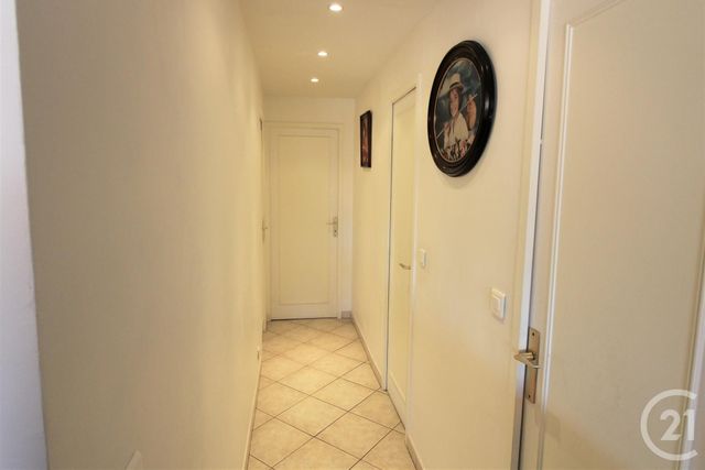 Afficher la photo en grand Appartement F3 à vendre - 3 pièces - 60.0 m2 - ROQUEBRUNE CAP MARTIN - 06 - PROVENCE-ALPES-COTE-D-AZUR - Century 21 Agence Molière