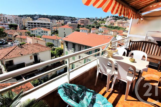 Afficher la photo en grand Appartement F3 à vendre - 3 pièces - 60.0 m2 - ROQUEBRUNE CAP MARTIN - 06 - PROVENCE-ALPES-COTE-D-AZUR - Century 21 Agence Molière