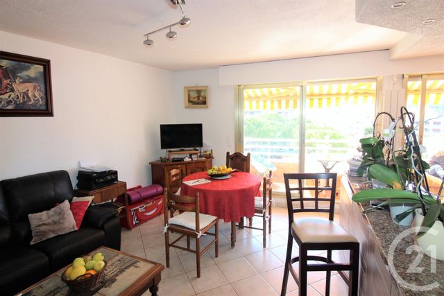 Afficher la photo en grand Appartement F3 à vendre - 3 pièces - 60.0 m2 - ROQUEBRUNE CAP MARTIN - 06 - PROVENCE-ALPES-COTE-D-AZUR - Century 21 Agence Molière