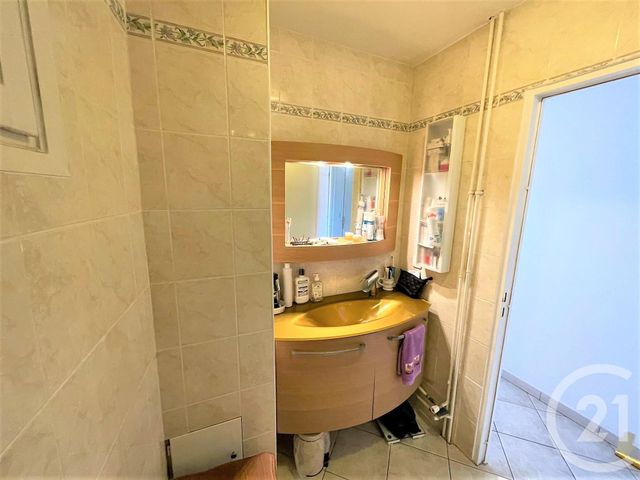Afficher la photo en grand Appartement F3 à vendre - 3 pièces - 60.0 m2 - ROQUEBRUNE CAP MARTIN - 06 - PROVENCE-ALPES-COTE-D-AZUR - Century 21 Agence Molière