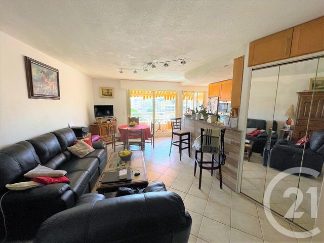 Afficher la photo en grand Appartement F3 à vendre - 3 pièces - 60.0 m2 - ROQUEBRUNE CAP MARTIN - 06 - PROVENCE-ALPES-COTE-D-AZUR - Century 21 Agence Molière