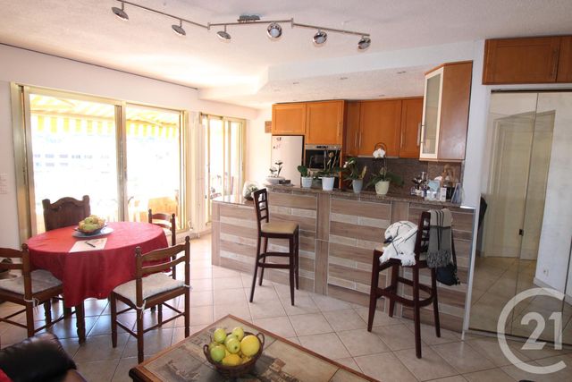 Afficher la photo en grand Appartement F3 à vendre - 3 pièces - 60.0 m2 - ROQUEBRUNE CAP MARTIN - 06 - PROVENCE-ALPES-COTE-D-AZUR - Century 21 Agence Molière