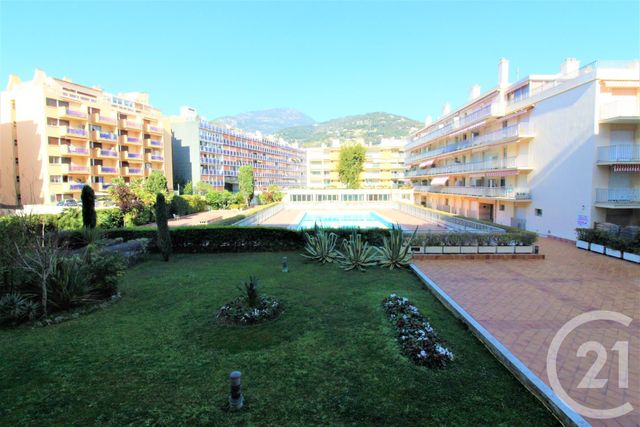 Afficher la photo en grand Appartement F3 à vendre - 3 pièces - 70.66 m2 - ROQUEBRUNE CAP MARTIN - 06 - PROVENCE-ALPES-COTE-D-AZUR - Century 21 Agence Molière