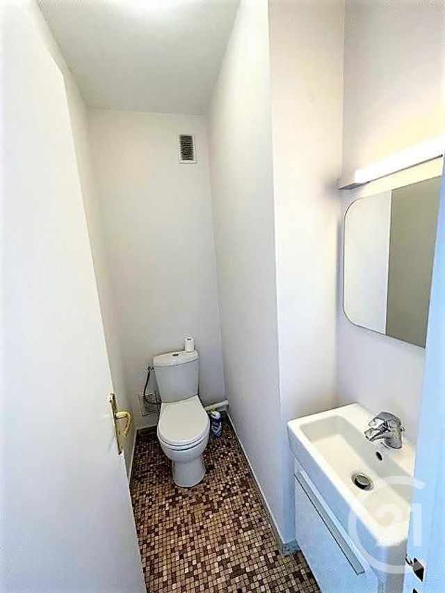Afficher la photo en grand Appartement F3 à vendre - 3 pièces - 70.66 m2 - ROQUEBRUNE CAP MARTIN - 06 - PROVENCE-ALPES-COTE-D-AZUR - Century 21 Agence Molière