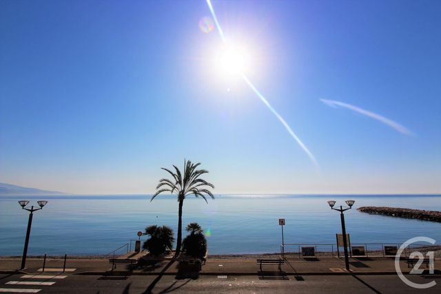 Afficher la photo en grand Appartement F3 à vendre - 3 pièces - 70.66 m2 - ROQUEBRUNE CAP MARTIN - 06 - PROVENCE-ALPES-COTE-D-AZUR - Century 21 Agence Molière