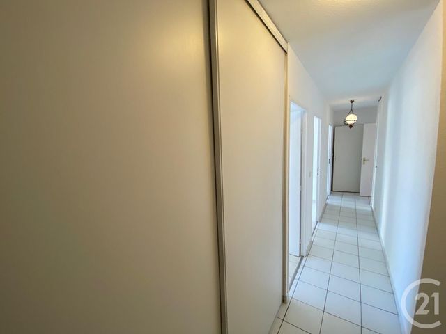 Afficher la photo en grand Appartement F5 à vendre - 5 pièces - 90.0 m2 - ROQUEBRUNE CAP MARTIN - 06 - PROVENCE-ALPES-COTE-D-AZUR - Century 21 Agence Molière