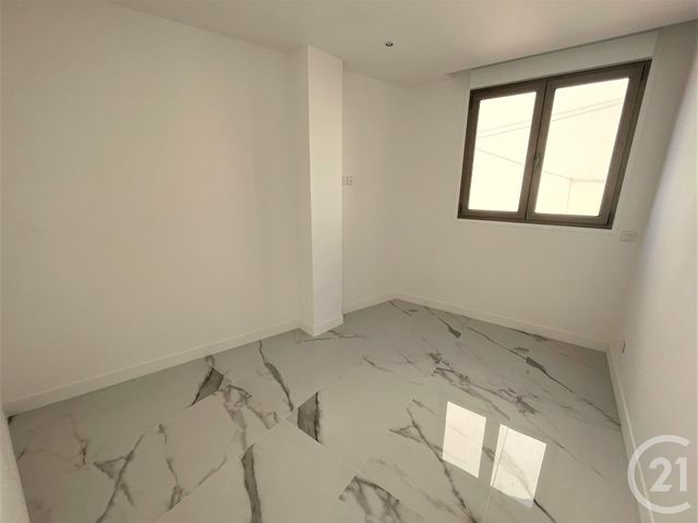 Afficher la photo en grand Appartement F4 à vendre - 4 pièces - 59.0 m2 - BEAUSOLEIL - 06 - PROVENCE-ALPES-COTE-D-AZUR - Century 21 Agence Molière