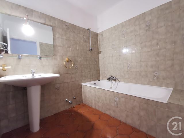 Appartement F3 à louer - 3 pièces - 56.34 m2 - ROQUEBRUNE CAP MARTIN - 06 - PROVENCE-ALPES-COTE-D-AZUR - Century 21 Agence Molière Appartement F3 à louer - 3 pièces - 56.34 m2 - ROQUEBRUNE CAP MARTIN - 06 - PROVENCE-ALPES-COTE-D-AZUR - Century 21 Agence Molière