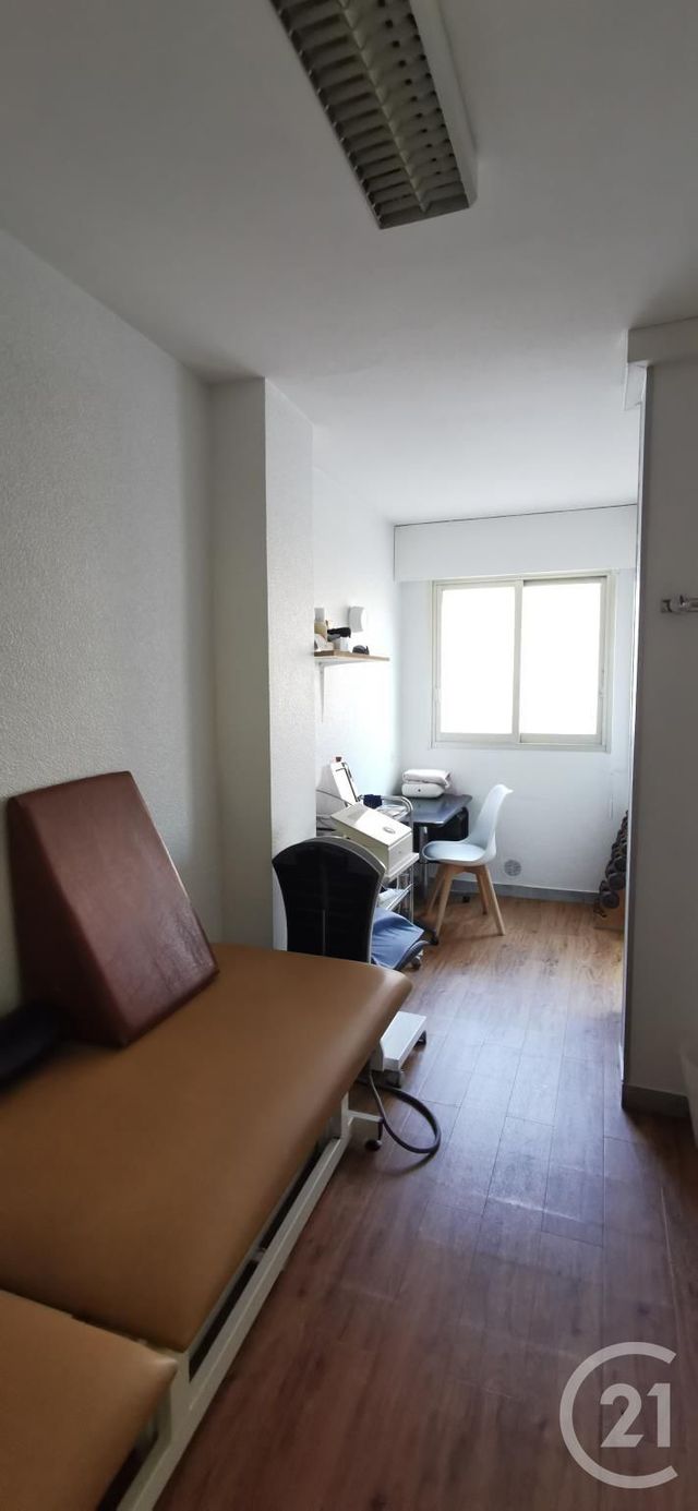 commerce à louer - 60.0 m2 - ROQUEBRUNE CAP MARTIN - 06 - PROVENCE-ALPES-COTE-D-AZUR - Century 21 Agence Molière commerce à louer - 60.0 m2 - ROQUEBRUNE CAP MARTIN - 06 - PROVENCE-ALPES-COTE-D-AZUR - Century 21 Agence Molière