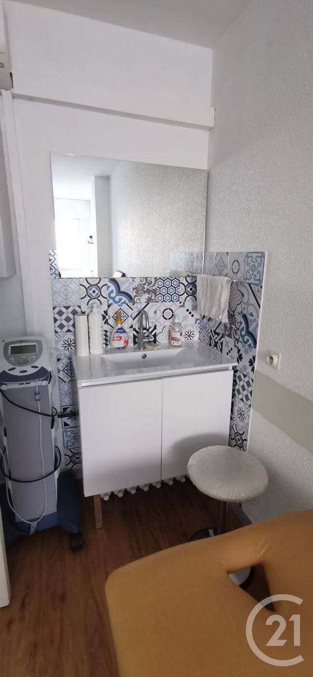 commerce à louer - 60.0 m2 - ROQUEBRUNE CAP MARTIN - 06 - PROVENCE-ALPES-COTE-D-AZUR - Century 21 Agence Molière commerce à louer - 60.0 m2 - ROQUEBRUNE CAP MARTIN - 06 - PROVENCE-ALPES-COTE-D-AZUR - Century 21 Agence Molière
