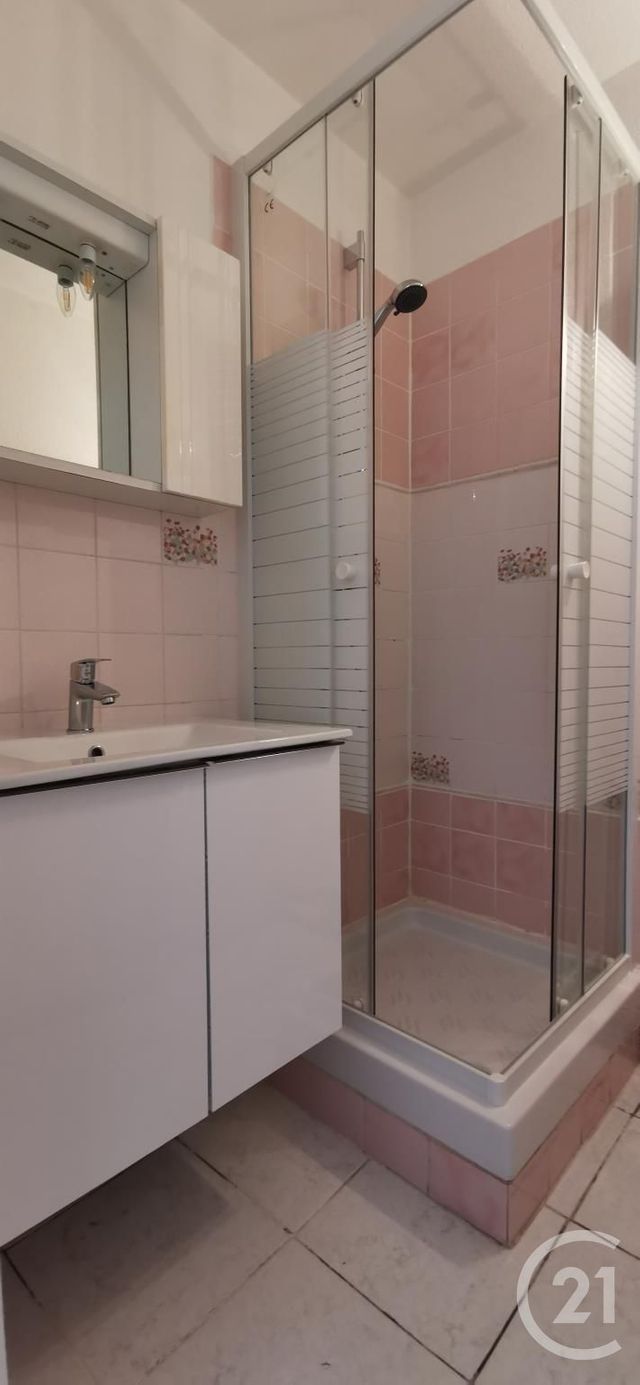 Appartement F1 à louer - 1 pièce - 23.0 m2 - ROQUEBRUNE CAP MARTIN - 06 - PROVENCE-ALPES-COTE-D-AZUR - Century 21 Agence Molière Appartement F1 à louer - 1 pièce - 23.0 m2 - ROQUEBRUNE CAP MARTIN - 06 - PROVENCE-ALPES-COTE-D-AZUR - Century 21 Agence Molière