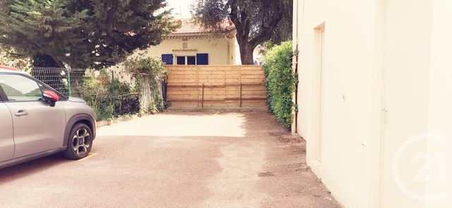 Afficher la photo en grand Appartement F1 à louer - 1 pièce - 22.0 m2 - ROQUEBRUNE CAP MARTIN - 06 - PROVENCE-ALPES-COTE-D-AZUR - Century 21 Agence Molière
