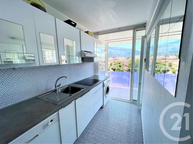Afficher la photo en grand Appartement F2 à vendre - 2 pièces - 41.0 m2 - ROQUEBRUNE CAP MARTIN - 06 - PROVENCE-ALPES-COTE-D-AZUR - Century 21 Agence Molière