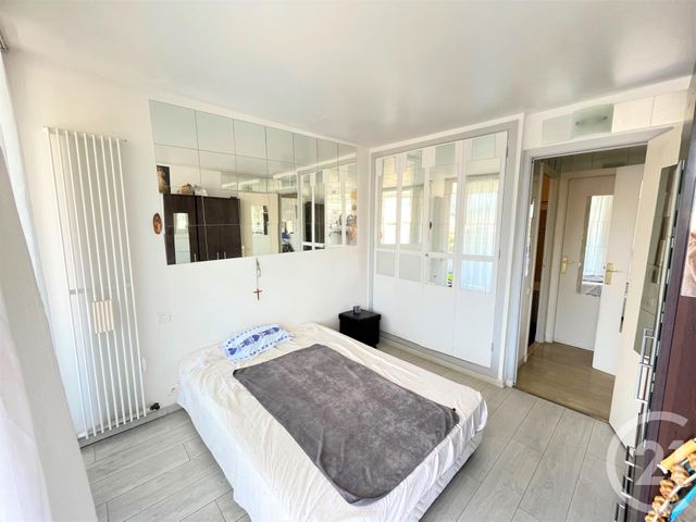 Afficher la photo en grand Appartement F2 à vendre - 2 pièces - 41.0 m2 - ROQUEBRUNE CAP MARTIN - 06 - PROVENCE-ALPES-COTE-D-AZUR - Century 21 Agence Molière