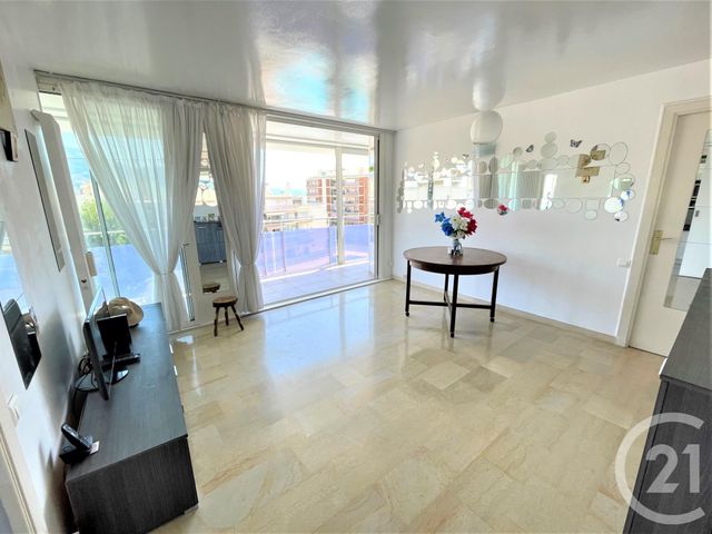 Afficher la photo en grand Appartement F2 à vendre - 2 pièces - 41.0 m2 - ROQUEBRUNE CAP MARTIN - 06 - PROVENCE-ALPES-COTE-D-AZUR - Century 21 Agence Molière