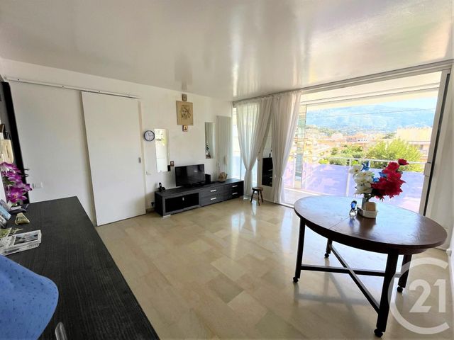 Afficher la photo en grand Appartement F2 à vendre - 2 pièces - 41.0 m2 - ROQUEBRUNE CAP MARTIN - 06 - PROVENCE-ALPES-COTE-D-AZUR - Century 21 Agence Molière