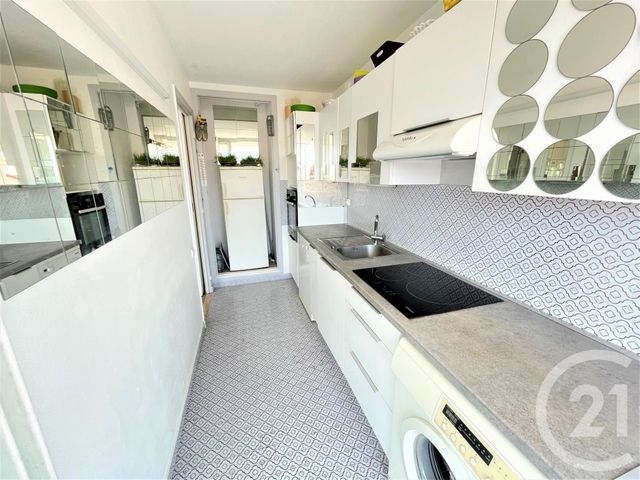 Afficher la photo en grand Appartement F2 à vendre - 2 pièces - 41.0 m2 - ROQUEBRUNE CAP MARTIN - 06 - PROVENCE-ALPES-COTE-D-AZUR - Century 21 Agence Molière