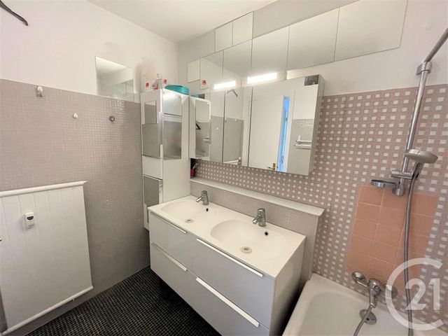 Afficher la photo en grand Appartement F2 à vendre - 2 pièces - 41.0 m2 - ROQUEBRUNE CAP MARTIN - 06 - PROVENCE-ALPES-COTE-D-AZUR - Century 21 Agence Molière