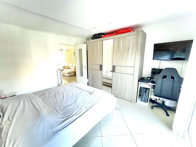 Afficher la photo en grand Appartement F2 à vendre - 2 pièces - 44.1 m2 - MENTON - 06 - PROVENCE-ALPES-COTE-D-AZUR - Century 21 Agence Molière