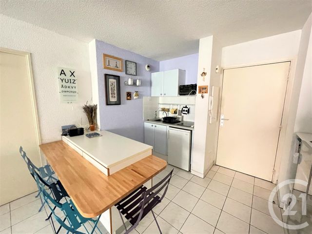 Afficher la photo en grand Appartement F2 à vendre - 2 pièces - 48.0 m2 - ROQUEBRUNE CAP MARTIN - 06 - PROVENCE-ALPES-COTE-D-AZUR - Century 21 Agence Molière
