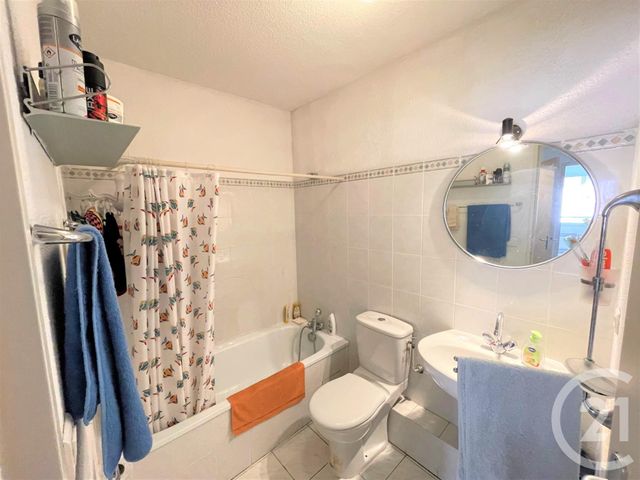 Afficher la photo en grand Appartement F2 à vendre - 2 pièces - 48.0 m2 - ROQUEBRUNE CAP MARTIN - 06 - PROVENCE-ALPES-COTE-D-AZUR - Century 21 Agence Molière