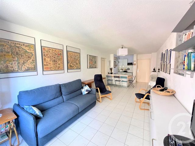 Afficher la photo en grand Appartement F2 à vendre - 2 pièces - 48.0 m2 - ROQUEBRUNE CAP MARTIN - 06 - PROVENCE-ALPES-COTE-D-AZUR - Century 21 Agence Molière