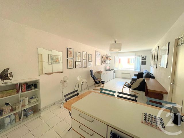Afficher la photo en grand Appartement F2 à vendre - 2 pièces - 48.0 m2 - ROQUEBRUNE CAP MARTIN - 06 - PROVENCE-ALPES-COTE-D-AZUR - Century 21 Agence Molière