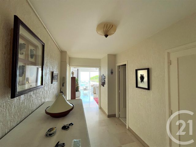 Afficher la photo en grand Appartement F3 à vendre - 3 pièces - 84.76 m2 - ROQUEBRUNE CAP MARTIN - 06 - PROVENCE-ALPES-COTE-D-AZUR - Century 21 Agence Molière