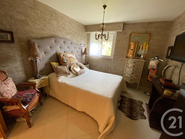Afficher la photo en grand Appartement F4 à vendre - 4 pièces - 87.91 m2 - ROQUEBRUNE CAP MARTIN - 06 - PROVENCE-ALPES-COTE-D-AZUR - Century 21 Agence Molière