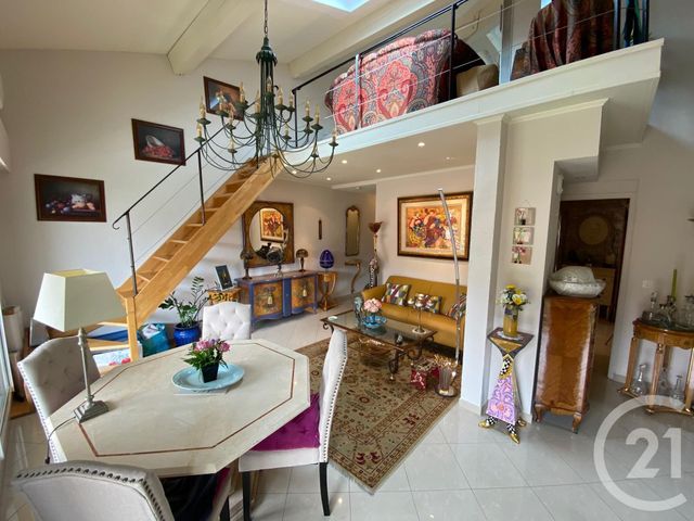 Afficher la photo en grand Appartement F4 à vendre - 4 pièces - 87.91 m2 - ROQUEBRUNE CAP MARTIN - 06 - PROVENCE-ALPES-COTE-D-AZUR - Century 21 Agence Molière