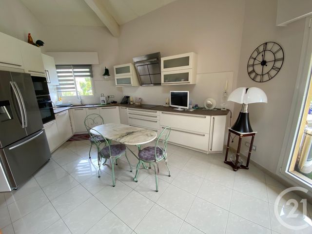Afficher la photo en grand Appartement F4 à vendre - 4 pièces - 87.91 m2 - ROQUEBRUNE CAP MARTIN - 06 - PROVENCE-ALPES-COTE-D-AZUR - Century 21 Agence Molière