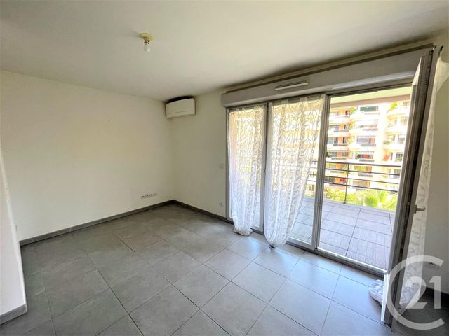 Afficher la photo en grand Appartement F2 à vendre - 2 pièces - 38.1 m2 - ROQUEBRUNE CAP MARTIN - 06 - PROVENCE-ALPES-COTE-D-AZUR - Century 21 Agence Molière