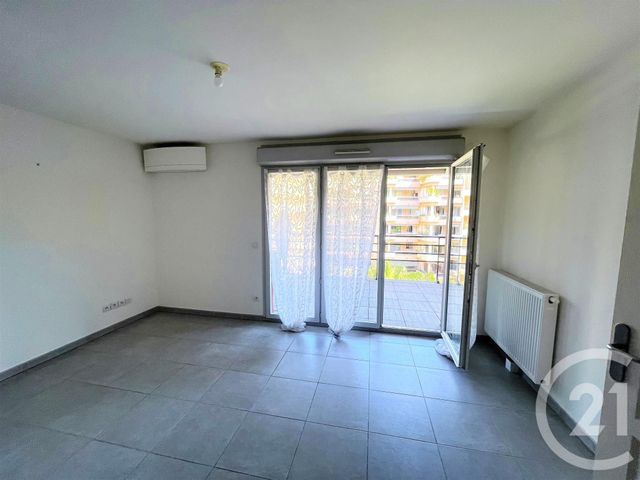 Afficher la photo en grand Appartement F2 à vendre - 2 pièces - 38.1 m2 - ROQUEBRUNE CAP MARTIN - 06 - PROVENCE-ALPES-COTE-D-AZUR - Century 21 Agence Molière
