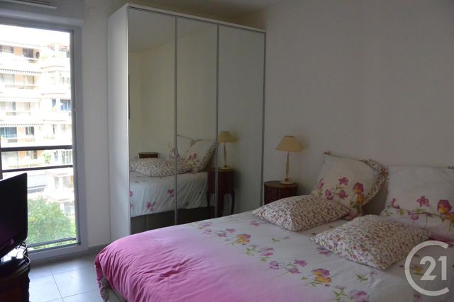 Afficher la photo en grand Appartement F2 à vendre - 2 pièces - 38.1 m2 - ROQUEBRUNE CAP MARTIN - 06 - PROVENCE-ALPES-COTE-D-AZUR - Century 21 Agence Molière