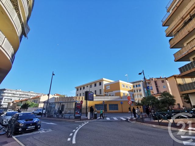 Appartement Loft à louer - 2 pièces - 43.1 m2 - ROQUEBRUNE CAP MARTIN - 06 - PROVENCE-ALPES-COTE-D-AZUR - Century 21 Agence Molière