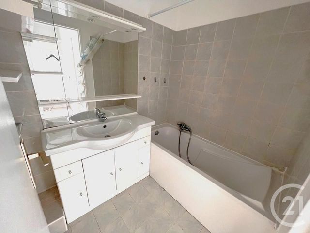 Afficher la photo en grand Appartement F2 à vendre - 2 pièces - 34.34 m2 - ROQUEBRUNE CAP MARTIN - 06 - PROVENCE-ALPES-COTE-D-AZUR - Century 21 Agence Molière