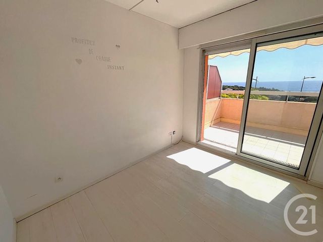 Afficher la photo en grand Appartement F2 à vendre - 2 pièces - 34.34 m2 - ROQUEBRUNE CAP MARTIN - 06 - PROVENCE-ALPES-COTE-D-AZUR - Century 21 Agence Molière