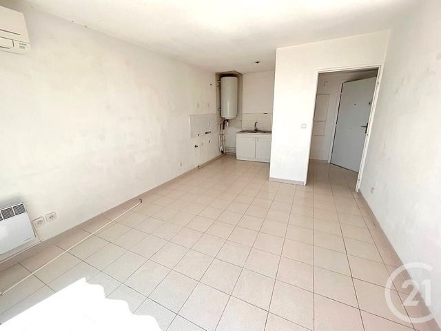 Afficher la photo en grand Appartement F2 à vendre - 2 pièces - 34.34 m2 - ROQUEBRUNE CAP MARTIN - 06 - PROVENCE-ALPES-COTE-D-AZUR - Century 21 Agence Molière