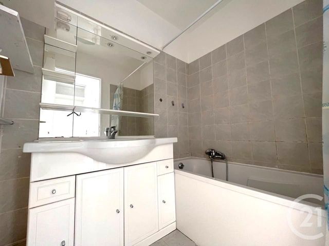 Afficher la photo en grand Appartement F2 à vendre - 2 pièces - 34.34 m2 - ROQUEBRUNE CAP MARTIN - 06 - PROVENCE-ALPES-COTE-D-AZUR - Century 21 Agence Molière