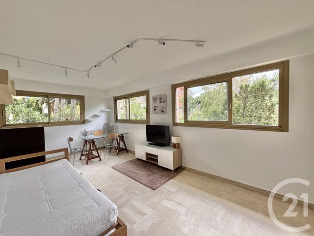 Appartement F1 à louer - 1 pièce - 33.35 m2 - ROQUEBRUNE CAP MARTIN - 06 - PROVENCE-ALPES-COTE-D-AZUR - Century 21 Agence Molière
